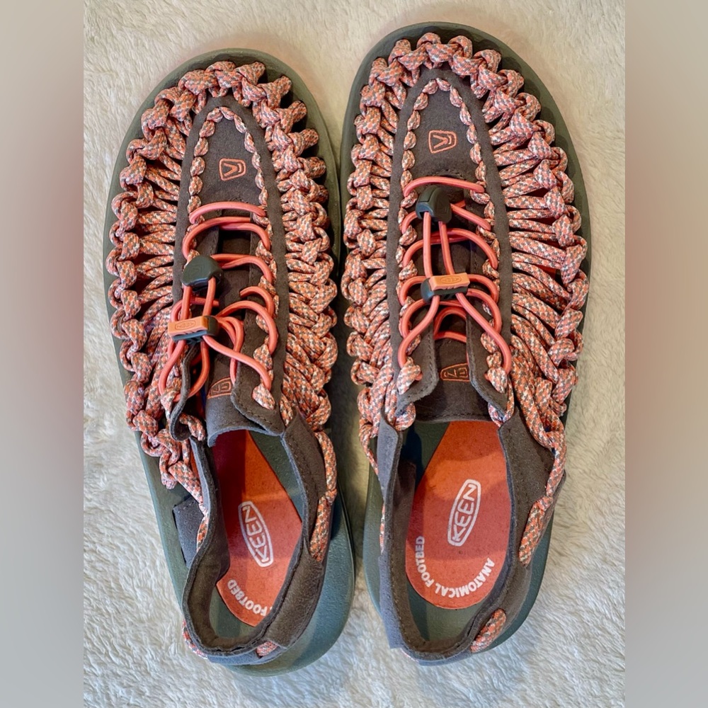 Keen corded hiking shoe size 9